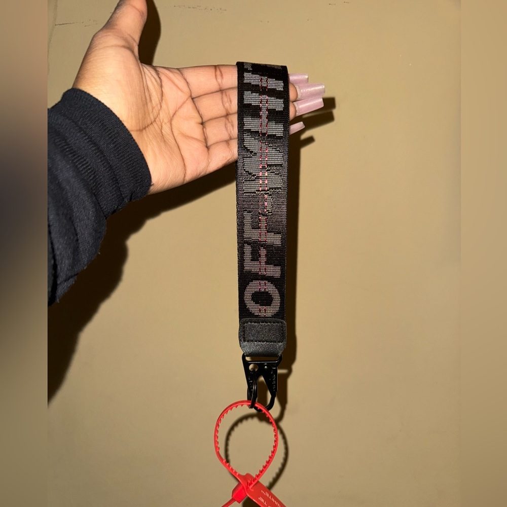 Black off white key chain